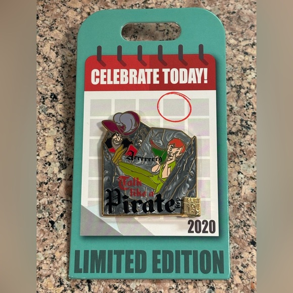 Disney Accessories - Disney Parks Peter Pan and Captain Hook Pin Talk Like a Pirate New with Card